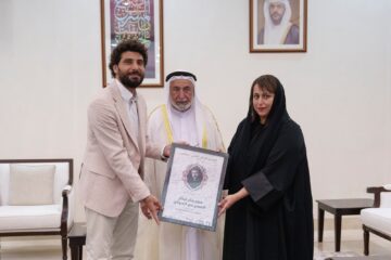 سلطان القاسمي مشيداً بدور قاسم إسطنبولي الحائز على جائزة اليونسكو الشارقة للثقافة العربية