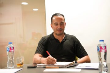 عمرو كمال محاضرا لطلاب المتحدة للاعلام مع هاني سرحان في  السيناريو